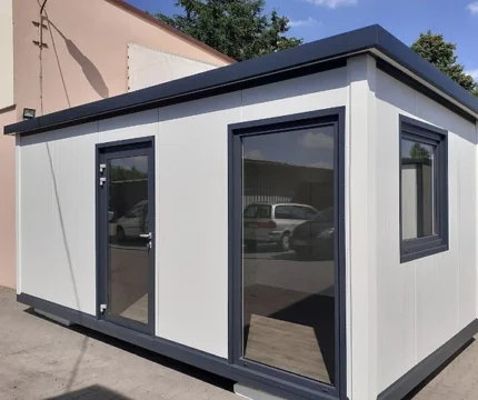 Casa de verano sin licencia de 17 m² con baño y cocina.